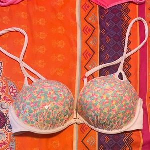 Victoria Secret 36D top like new top